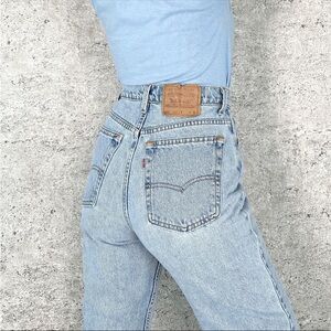 1995 Vintage Levi’s 521 Made in USA Petite 27.5” Inseam and 12.5” Waist